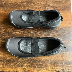 Keen Water Shoes Sandals Black Mary Jane style Size 1 little girls